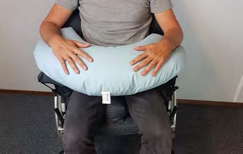 Renol coussin demi-lune avec sangle nylon et boucle (pour fauteuil roulant) - 22 cm x l 115 cm - 1 pc
