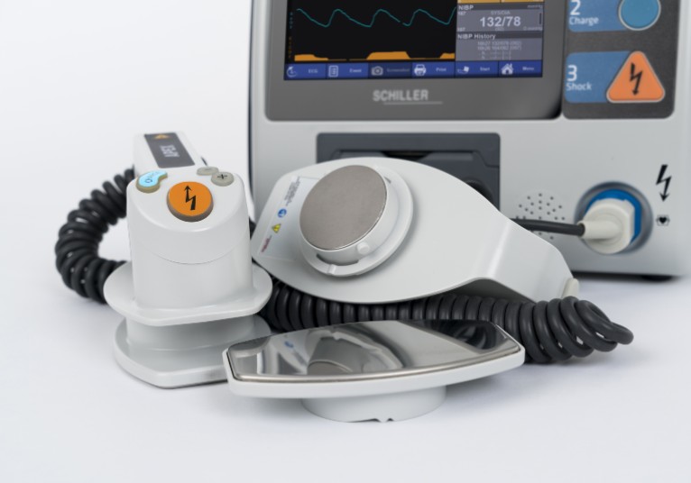 Schiller Defigard HD-7 defibrillator - monitor - paddles